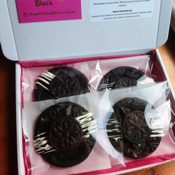 Black chocolate cookies & cream